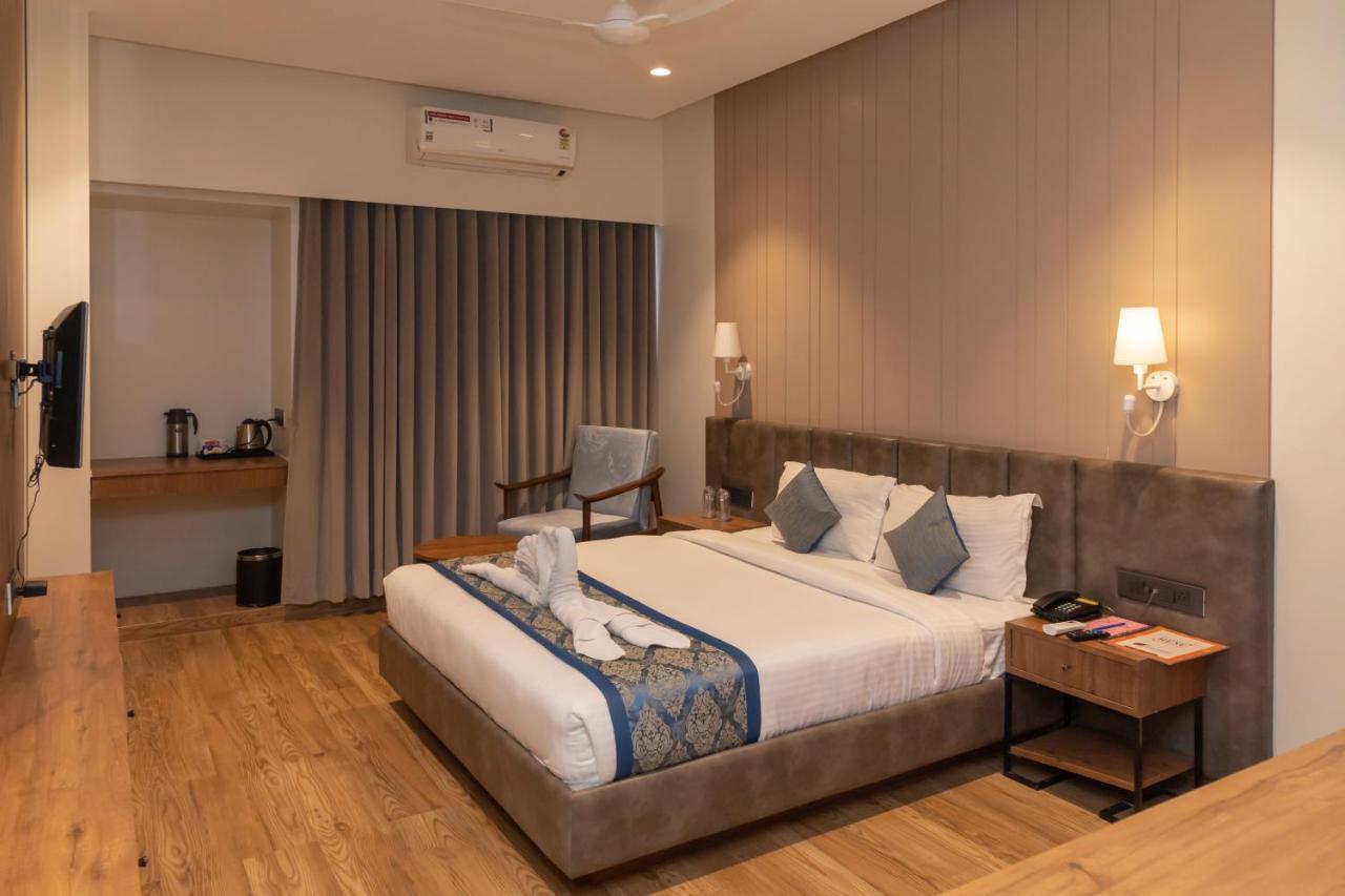 Pinnacle Grand Hotel Ahmedabad Ngoại thất bức ảnh