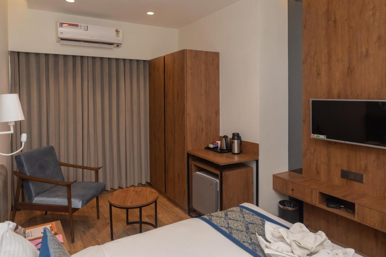 Pinnacle Grand Hotel Ahmedabad Ngoại thất bức ảnh