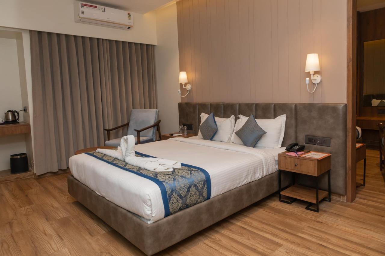 Pinnacle Grand Hotel Ahmedabad Ngoại thất bức ảnh