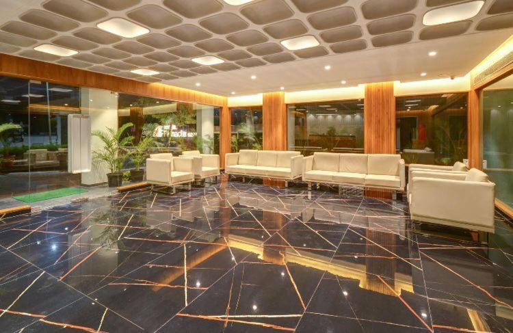 Pinnacle Grand Hotel Ahmedabad Ngoại thất bức ảnh