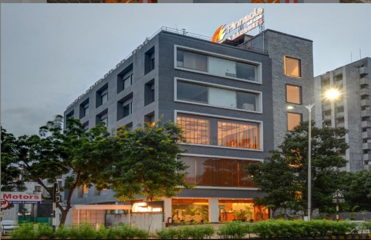 Pinnacle Grand Hotel Ahmedabad Ngoại thất bức ảnh