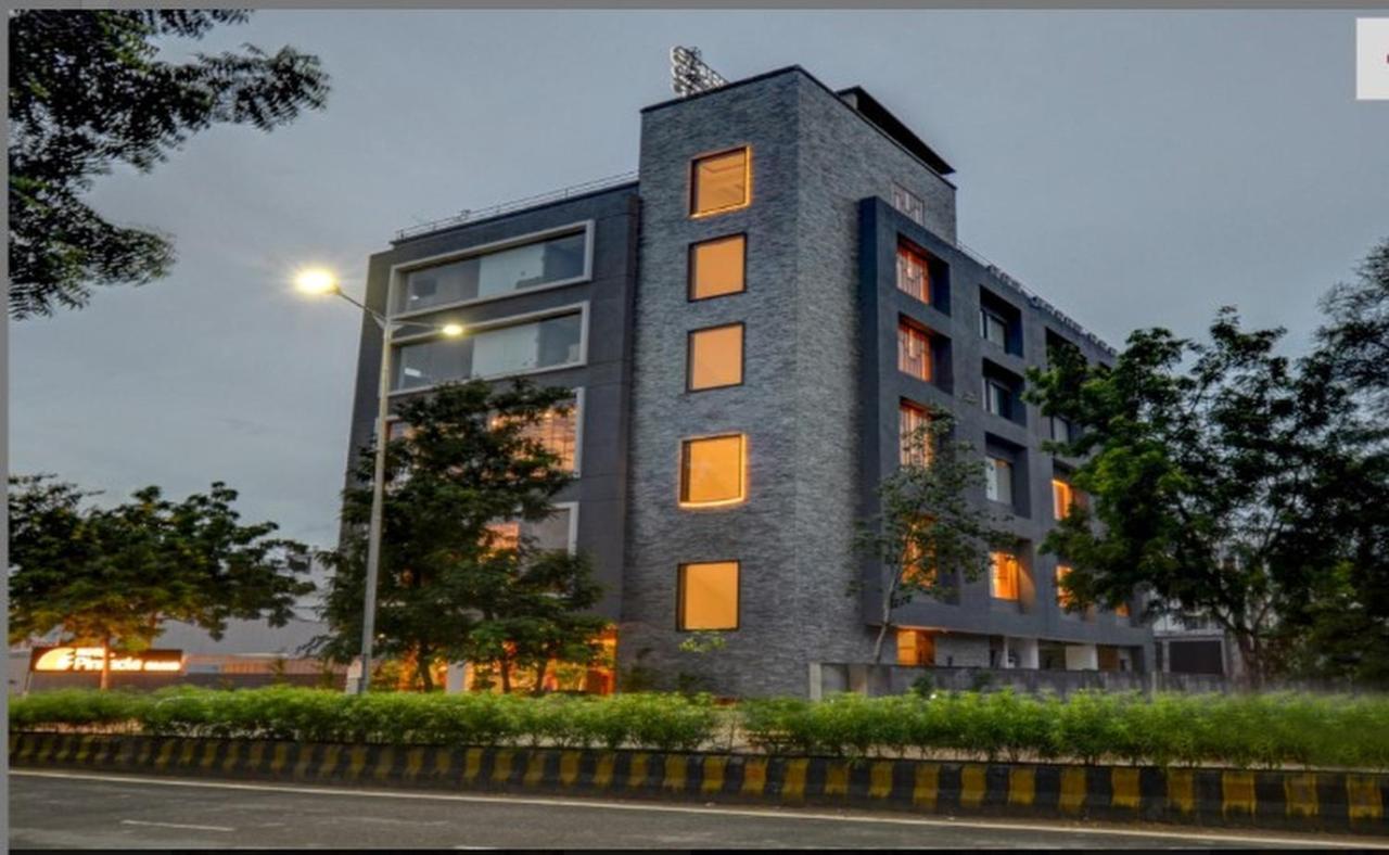 Pinnacle Grand Hotel Ahmedabad Ngoại thất bức ảnh
