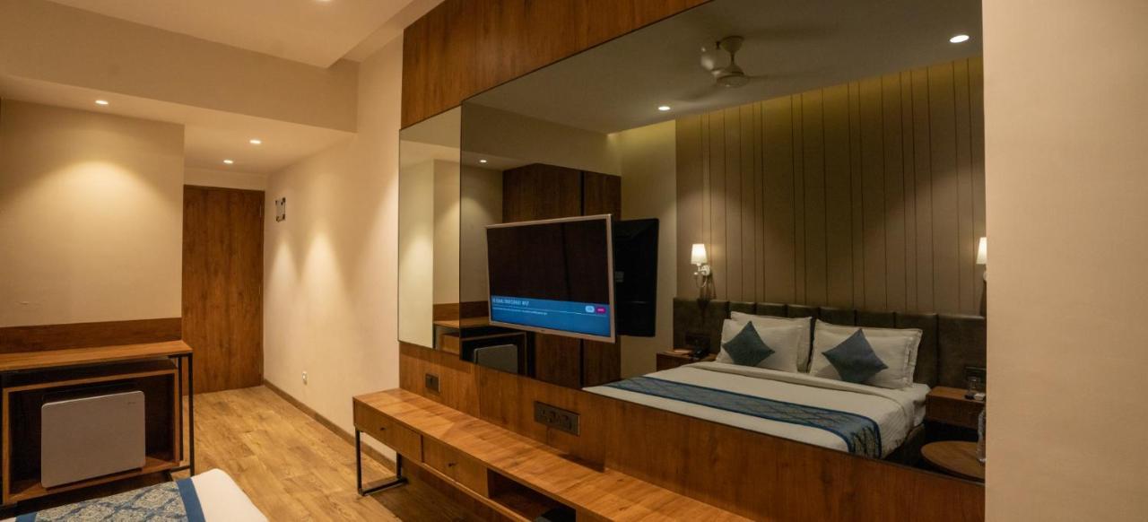 Pinnacle Grand Hotel Ahmedabad Ngoại thất bức ảnh
