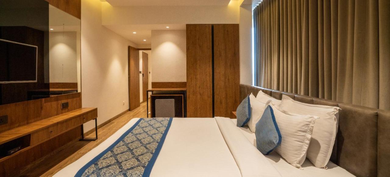 Pinnacle Grand Hotel Ahmedabad Ngoại thất bức ảnh