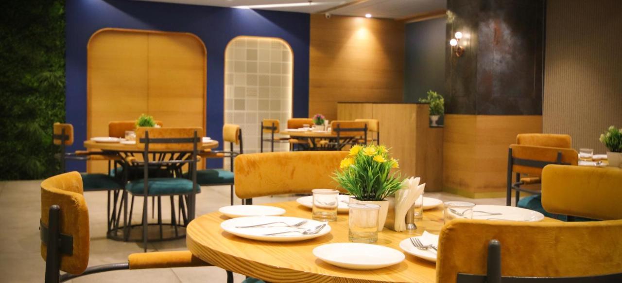 Pinnacle Grand Hotel Ahmedabad Ngoại thất bức ảnh