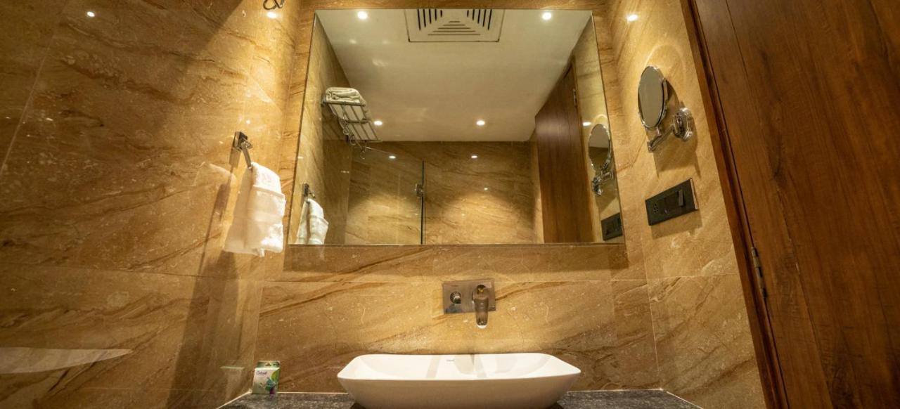 Pinnacle Grand Hotel Ahmedabad Ngoại thất bức ảnh