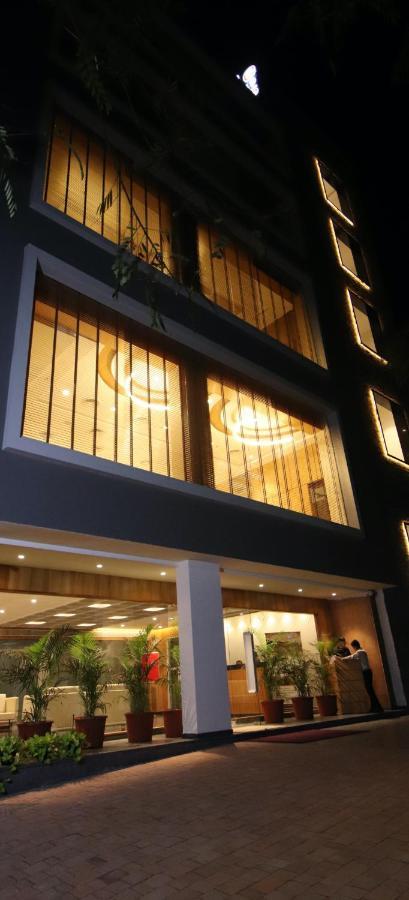Pinnacle Grand Hotel Ahmedabad Ngoại thất bức ảnh