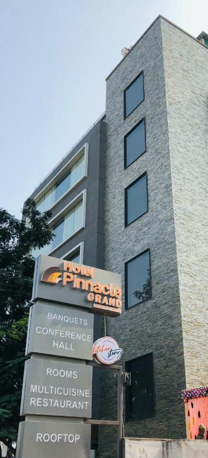Pinnacle Grand Hotel Ahmedabad Ngoại thất bức ảnh