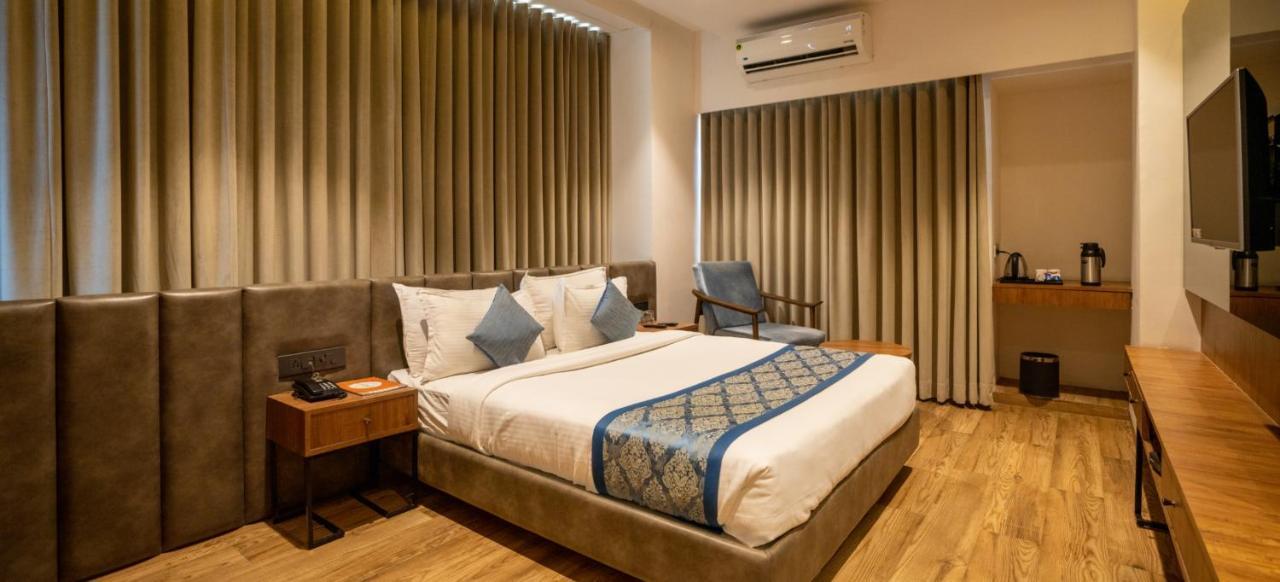 Pinnacle Grand Hotel Ahmedabad Ngoại thất bức ảnh